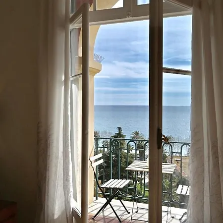 アパート Bord De マントン