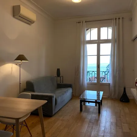 Bord De アパート マントン