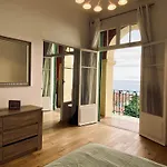 Bord De Apartment